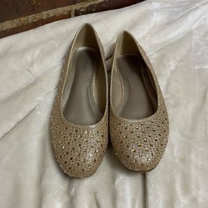 Size 11 Wide gold flats